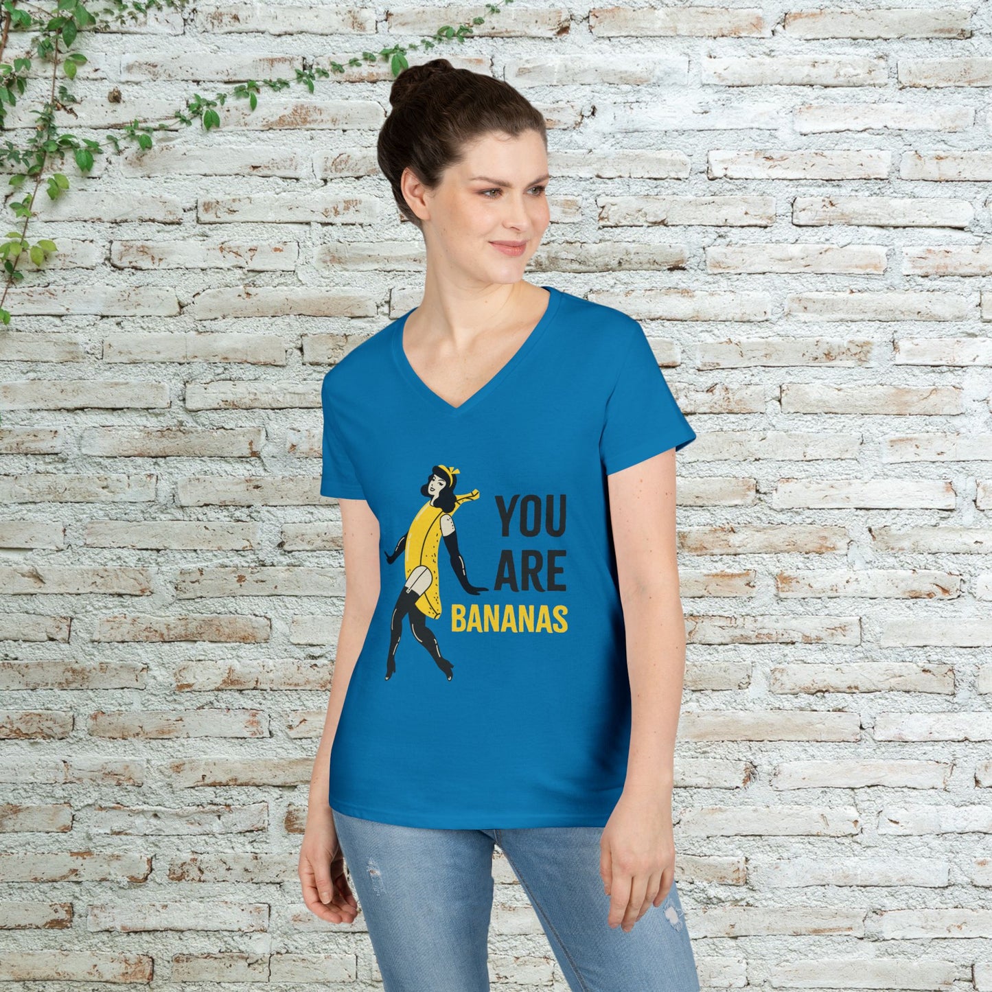 You Are Bananas! Graphic V-Neck Tee – Alma Cerámica