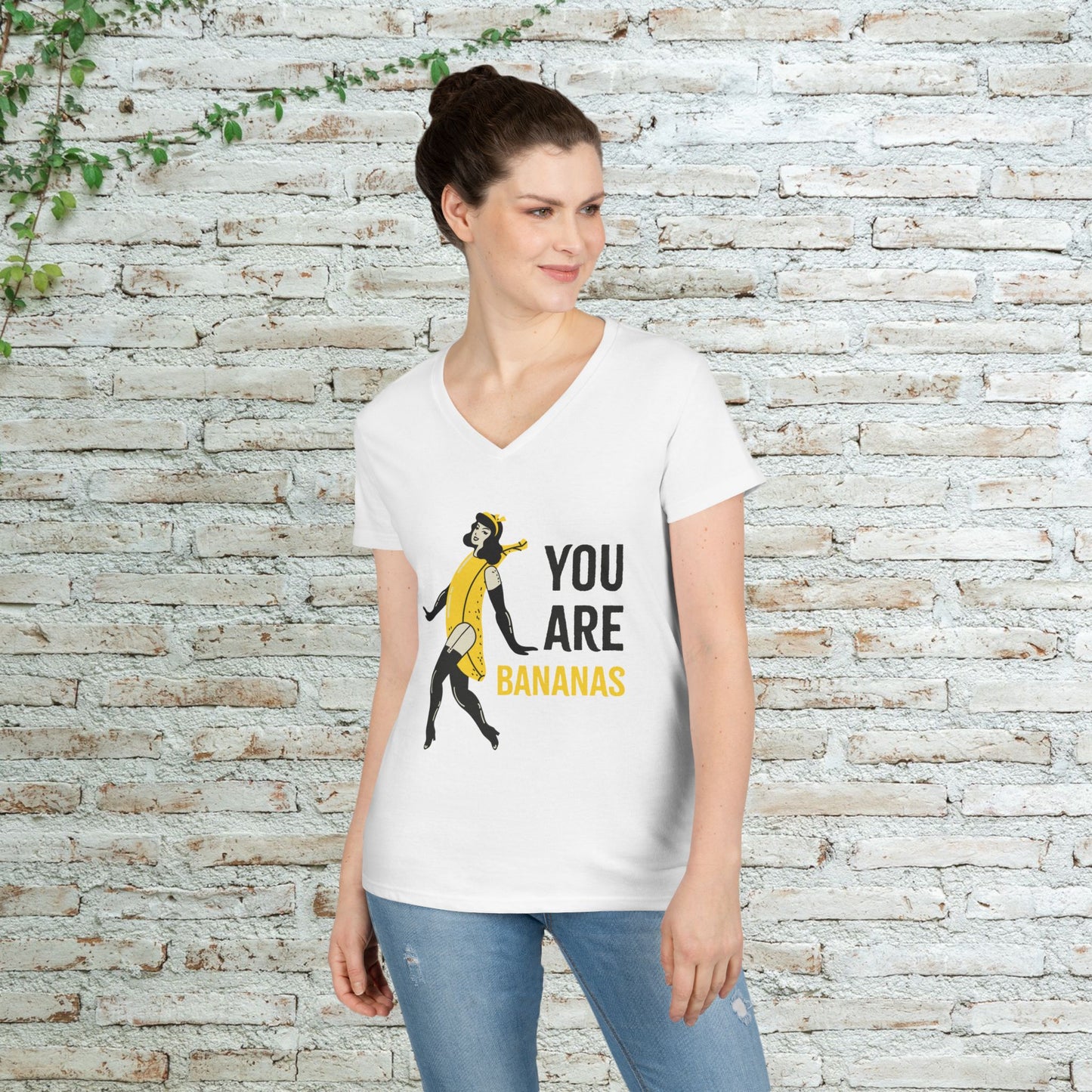 You Are Bananas! Graphic V-Neck Tee – Alma Cerámica